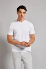 Remera clásica cuello V